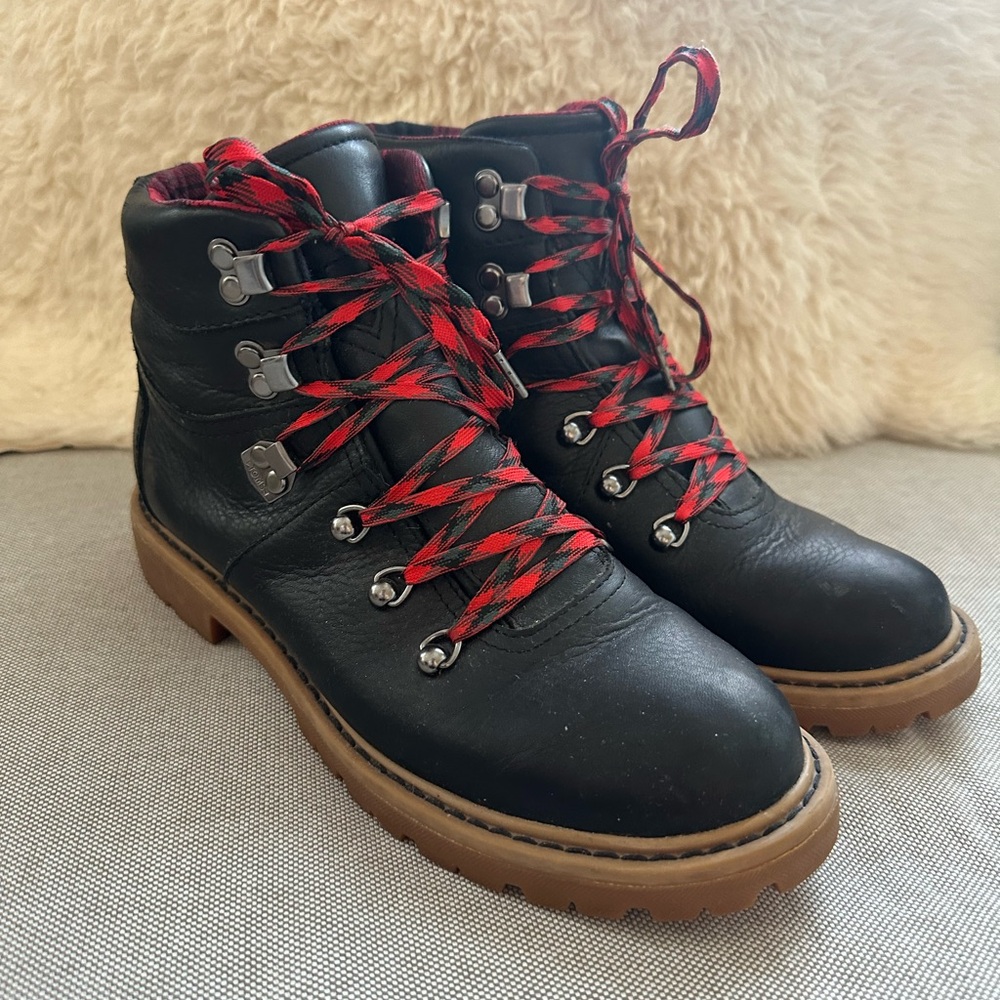TOMS Black Leather Boots with Buffalo Check Laces